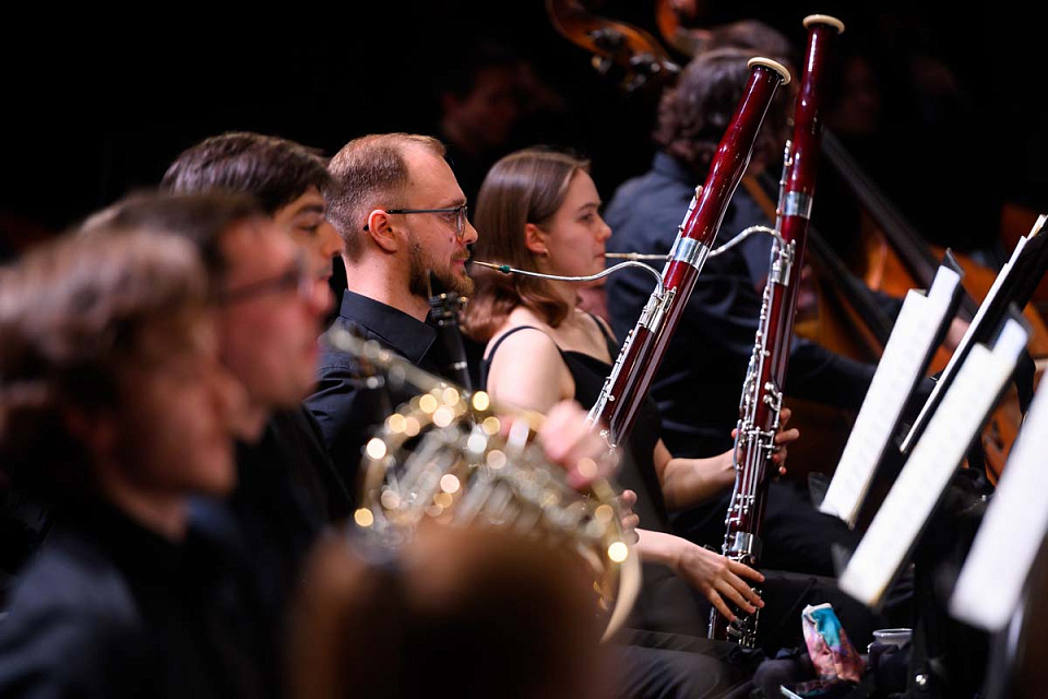 Концерт РНМСО, дирижёр А.Рубин, солист П.Милюков, фестиваль "Русская музыка на Балтике", драмтеатр, 7 Мая 2024г. — фото 7