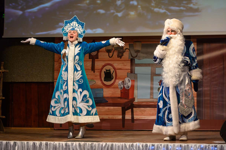 «Пароль — по щучьему велению», семейное новогоднее представление в исполнении солистов и артистов филармонии, декабрь 2024 г — янв, 25 Декабря 2024г. — фото 25