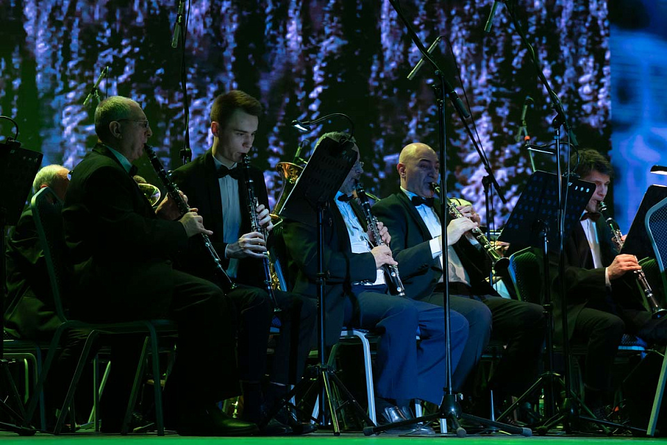 Мюзикл в духе 60-х «А у нас во дворе...» (театр эстрады «Янтарь-холл», г. Светлогорск), 26 Февраля 2023г. — фото 23