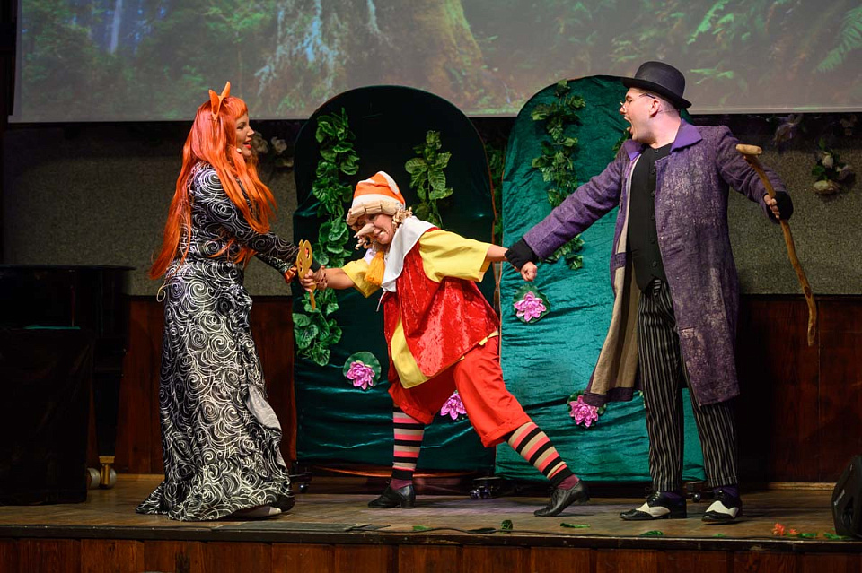 МУЗЫКАЛЬНЫЙ СПЕКТАКЛЬ «ПРИКЛЮЧЕНИЯ БУРАТИНО» к 65-летию Калининградской областной филармонии, 6 Октября 2024г. — фото 19