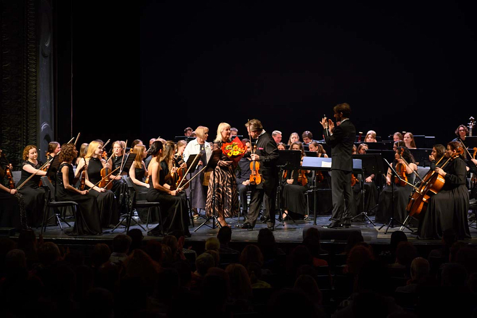 Концерт РНМСО, дирижёр А.Рубин, солист П.Милюков, фестиваль "Русская музыка на Балтике", драмтеатр, 7 Мая 2024г. — фото 14