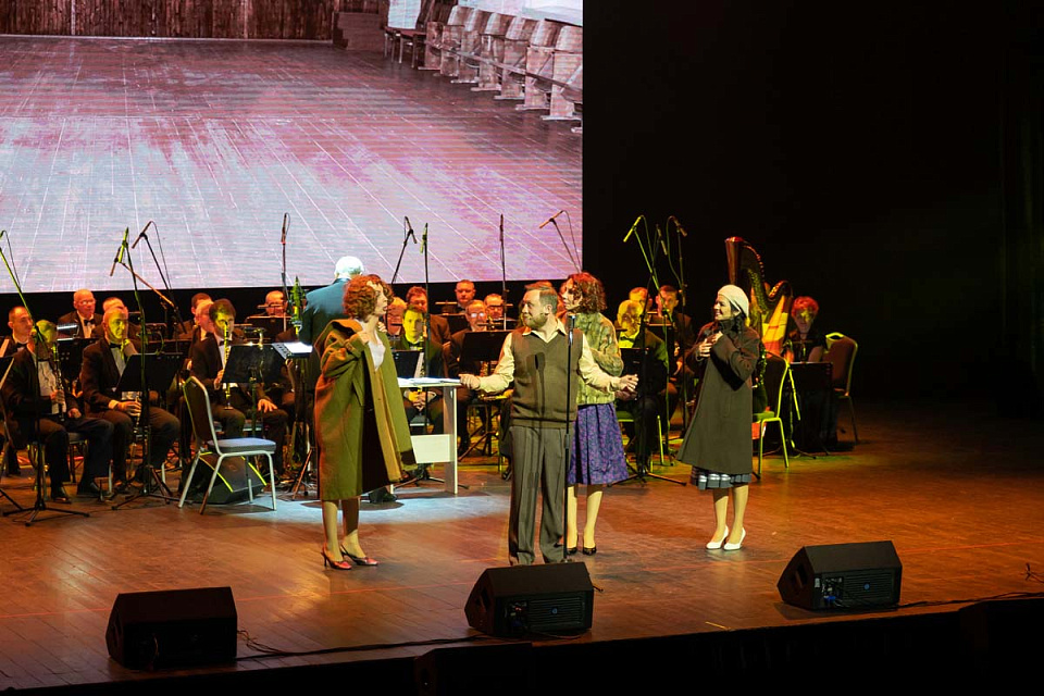 Мюзикл в духе 60-х «А у нас во дворе...» (театр эстрады «Янтарь-холл», г. Светлогорск), 26 Февраля 2023г. — фото 11