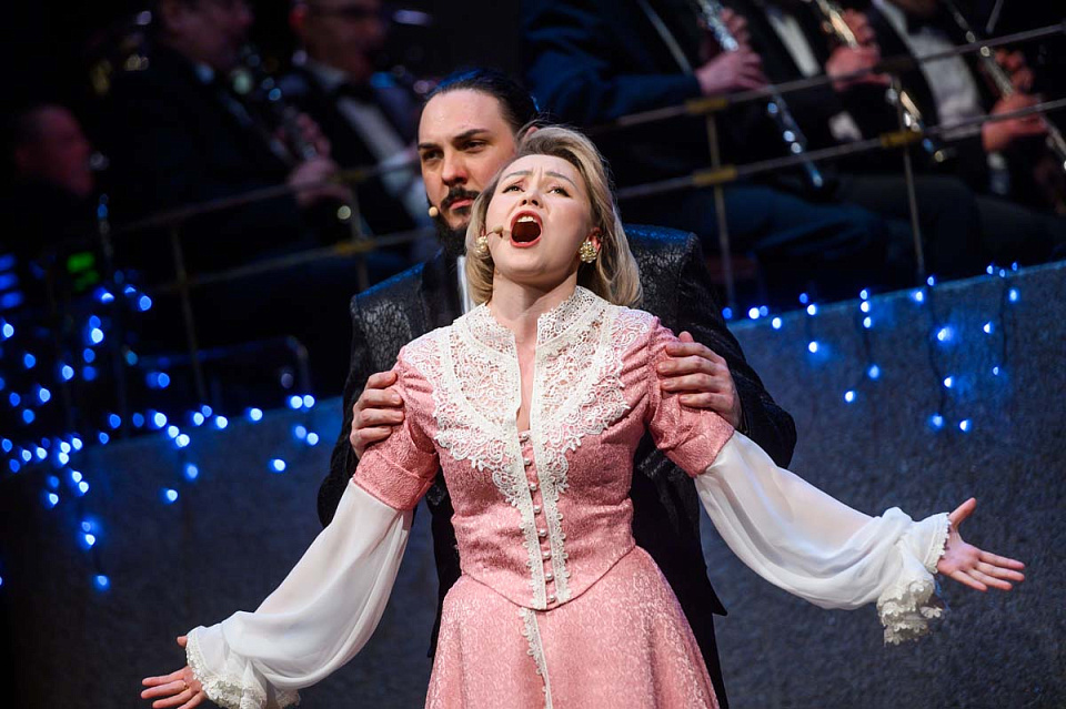 «Новогодний бал у Имре Кальмана», ПРЕМЬЕРА! Концертный духовой оркестр и солисты филармонии, 27 Декабря 2024г. — фото 19