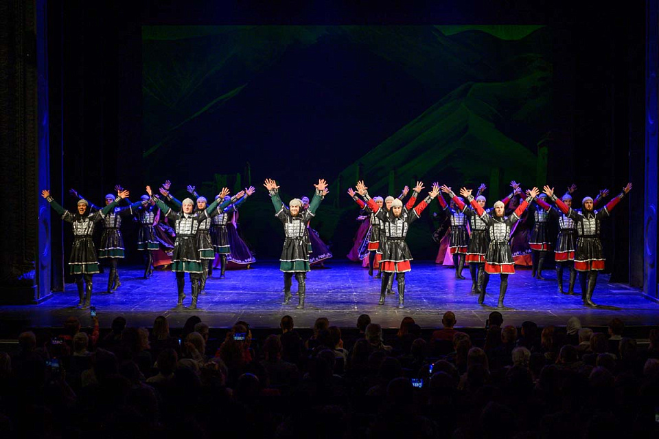 Государственный фольклорный ансамбль песни и танца «Нохчо», фестиваль «Русская музыка на Балтике», Драмтеатр, 14 Мая 2025г. — фото 23