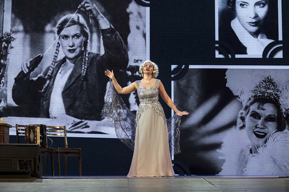 Концерт проекта "Поезд Победы" в исполнении солистов филармонии, Областной Дворец культуры и народного творчества г. Мурманск, 28 Сентября 2025г. — фото 4