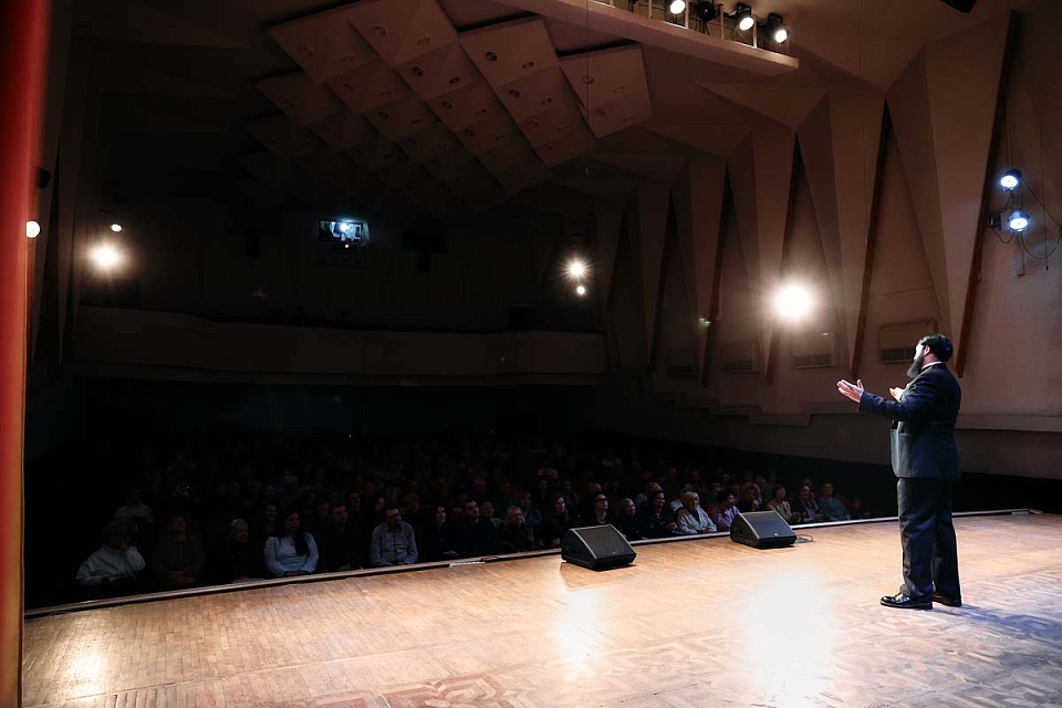 Концерт проекта "Поезд Победы" в исполнении солистов филармонии, Донецкая государственная академическая филармония, 4 Ноября 2025г. — фото 7