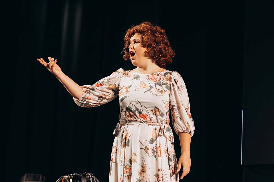 Концерт проекта "Поезд Победы" в исполнении солистов филармонии, Большой зал Екатерининского собрания, Санкт-Петербург, 18 Ноября 2025г. — фото 9