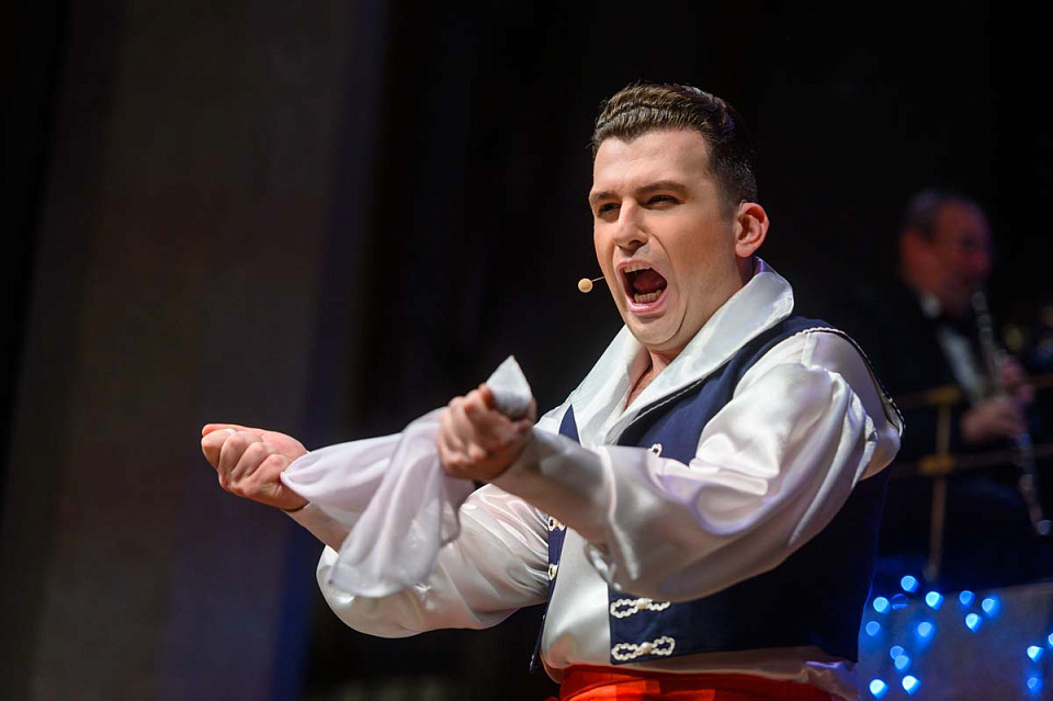 «Новогодний бал у Имре Кальмана», ПРЕМЬЕРА! Концертный духовой оркестр и солисты филармонии, 27 Декабря 2024г. — фото 7