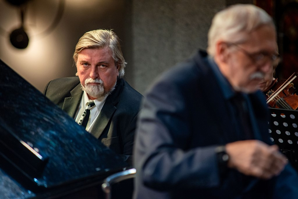 XIX МЕЖДУНАРОДНЫЙ ФЕСТИВАЛЬ "ДЖАЗ В ФИЛАРМОНИИ". трио Валерия Гроховского и камерный оркестр, 19 Ноября 2022г. — фото 4