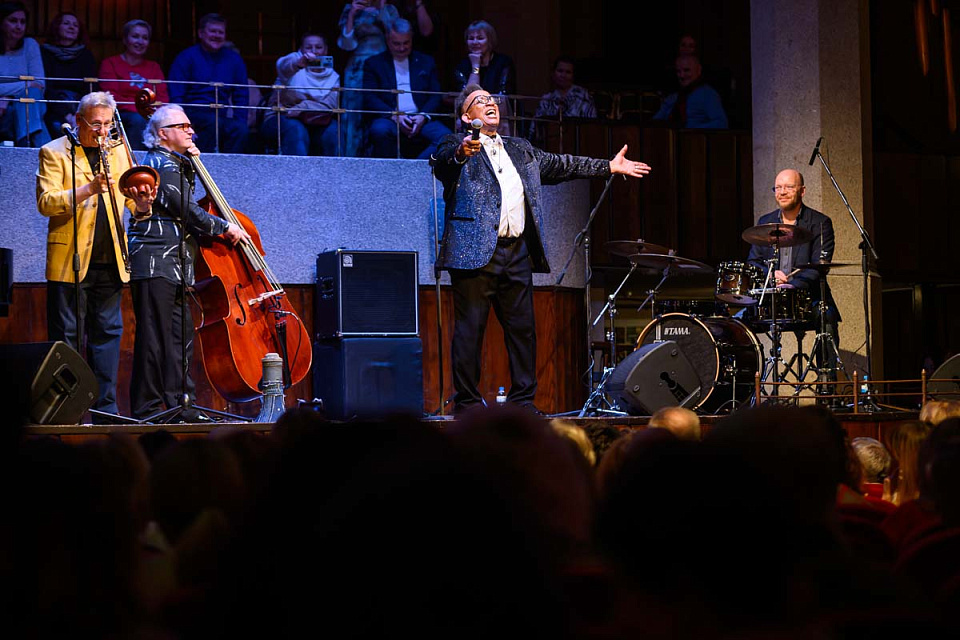 Стивен Митчелл и Джем-бенд Максима Пиганова, Международный фестиваль "Джаз в филармонии", 18 Ноября 2025г. — фото 16