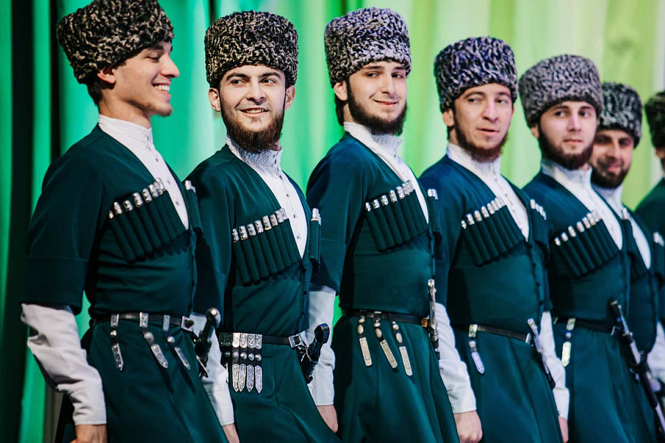 Государственный фольклорный ансамбль песни и танца «Нохчо», фестиваль «Русская музыка на Балтике», г. Гурьевск, 16 Мая 2025г. — фото 6