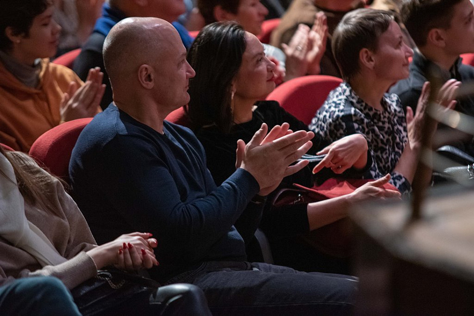 XIX МЕЖДУНАРОДНЫЙ ФЕСТИВАЛЬ "ДЖАЗ В ФИЛАРМОНИИ". трио Валерия Гроховского и камерный оркестр, 19 Ноября 2022г. — фото 20