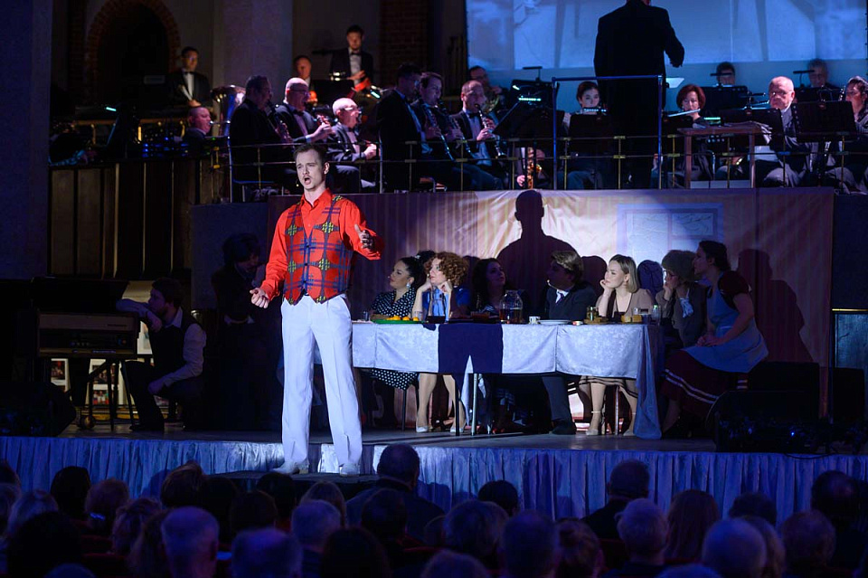 «А у нас во дворе...», мюзикл в духе 60-х, Концертный духовой оркестр и солисты филармонии,танц.группа Ансамбля песни и пляски ДКБ, 1 Января 2025г. — фото 33