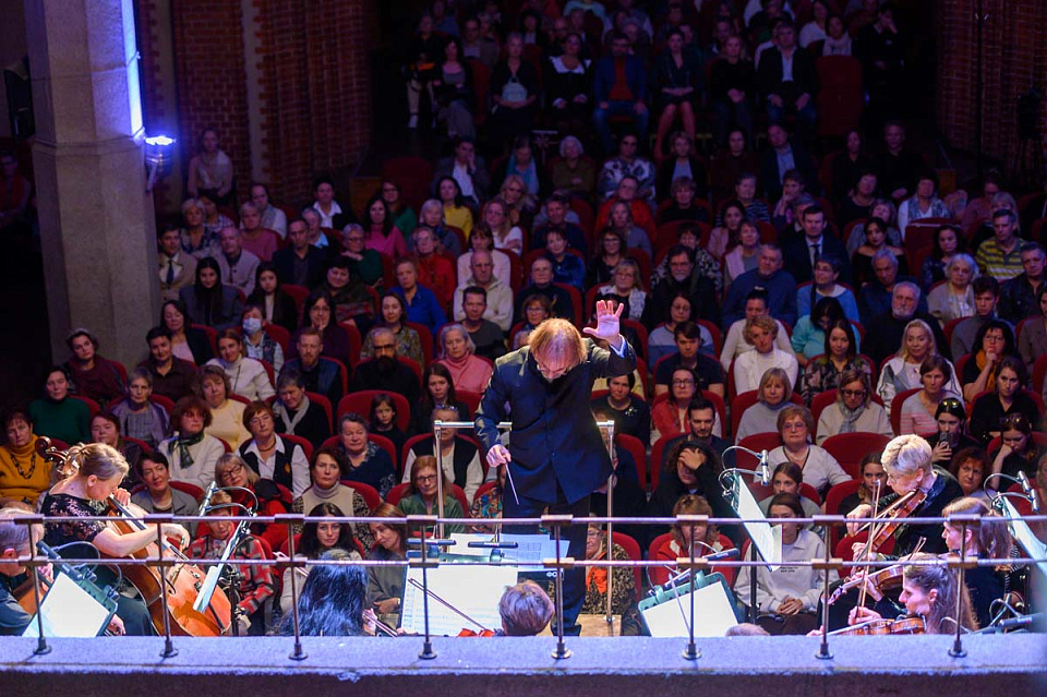 Фабио Мастранджело и Камерный оркестр филармонии, концерт к 65-летию Калининградской областной филармонии, 4 Октября 2024г. — фото 7