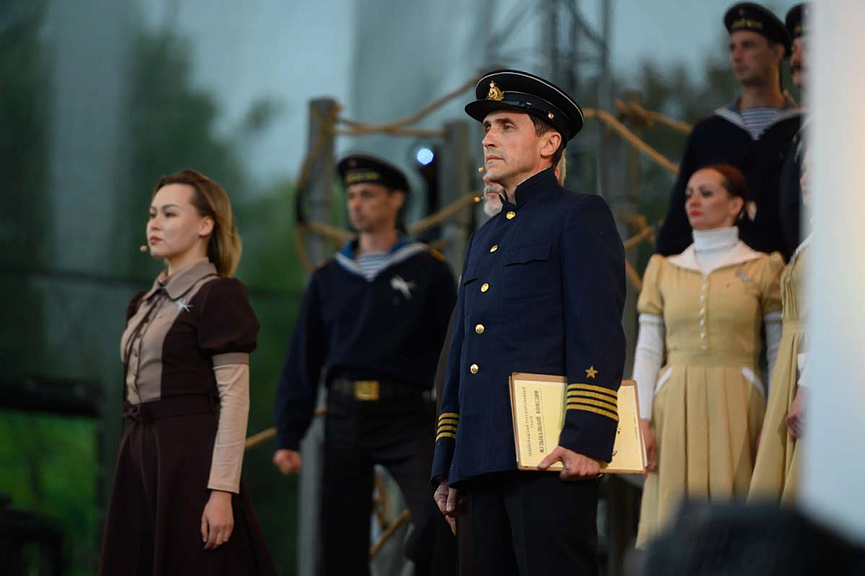 Музыкальное героическое повествование «Раскинулось море широко», пл.Победы, 9 Мая 2025г. — фото 5