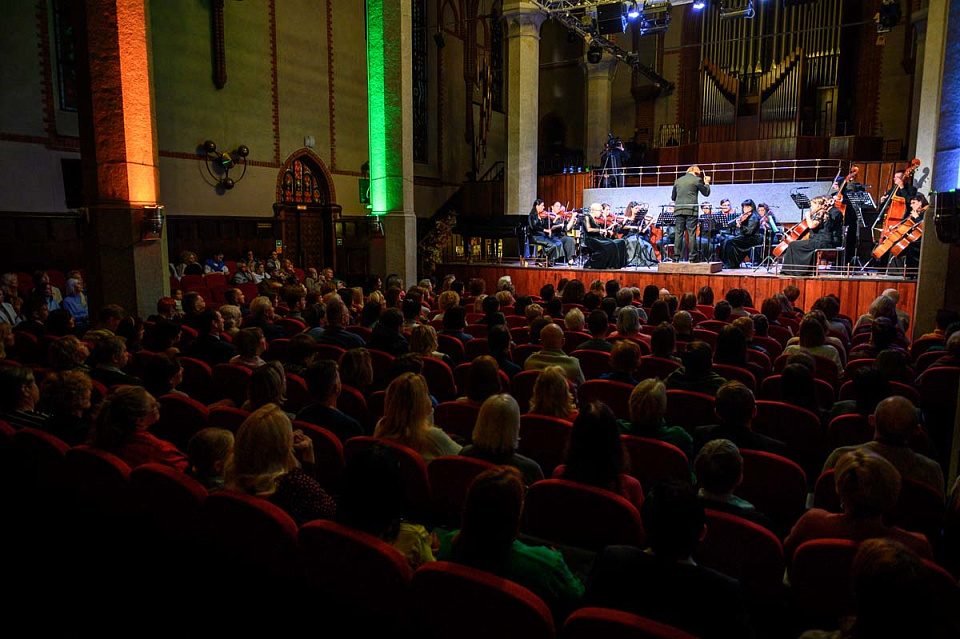 Фабио Мастранджело и Камерный оркестр филармонии, концерт к 65-летию Калининградской областной филармонии, 4 Октября 2024г. — фото 10