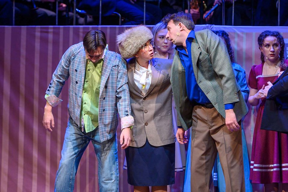 «А у нас во дворе...», мюзикл в духе 60-х, Концертный духовой оркестр и солисты филармонии,танц.группа Ансамбля песни и пляски ДКБ, 1 Января 2025г. — фото 23