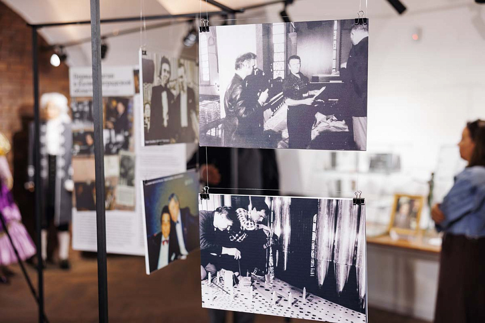 Открытие выставки «Орган. Гродберг. Бах» в малом зале филармонии, фестиваль «Бахослужение», 20 Июля 2025г. — фото 2