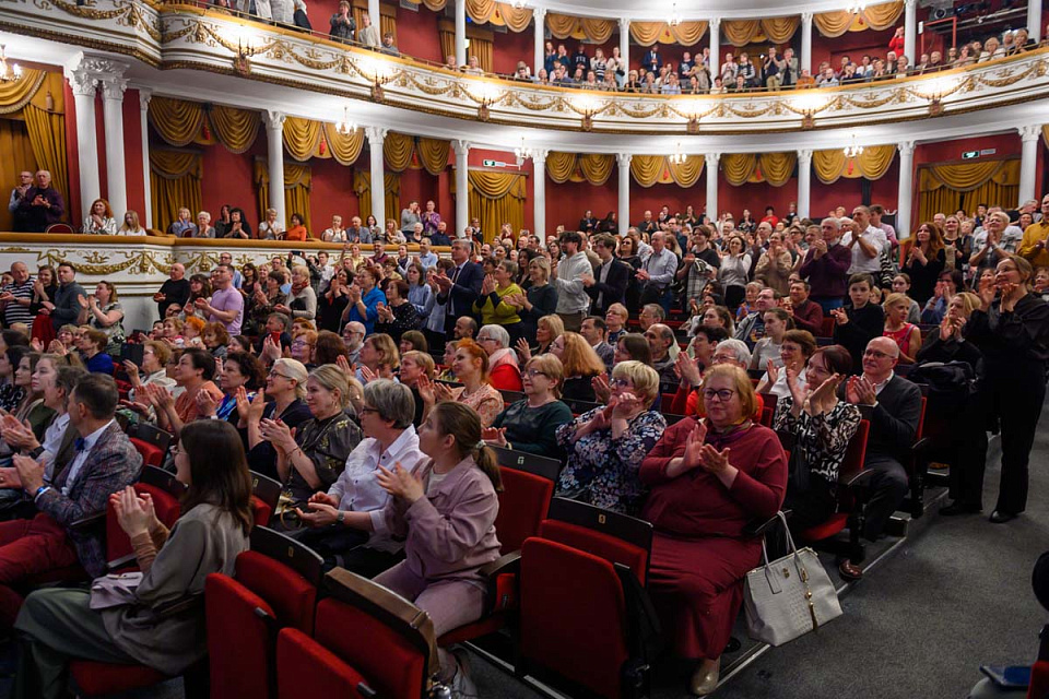 Концерт РНМСО, дирижёр А.Рубин, солист П.Милюков, фестиваль "Русская музыка на Балтике", драмтеатр, 7 Мая 2024г. — фото 23