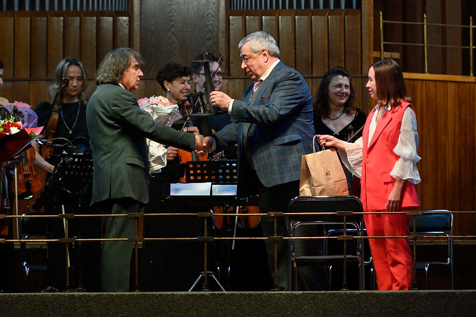 Камерный оркестр и солисты филармонии, дирижёр Фахраддин Керимов, фестиваль "Русская музыка на Балтике", 18 Мая 2024г. — фото 16