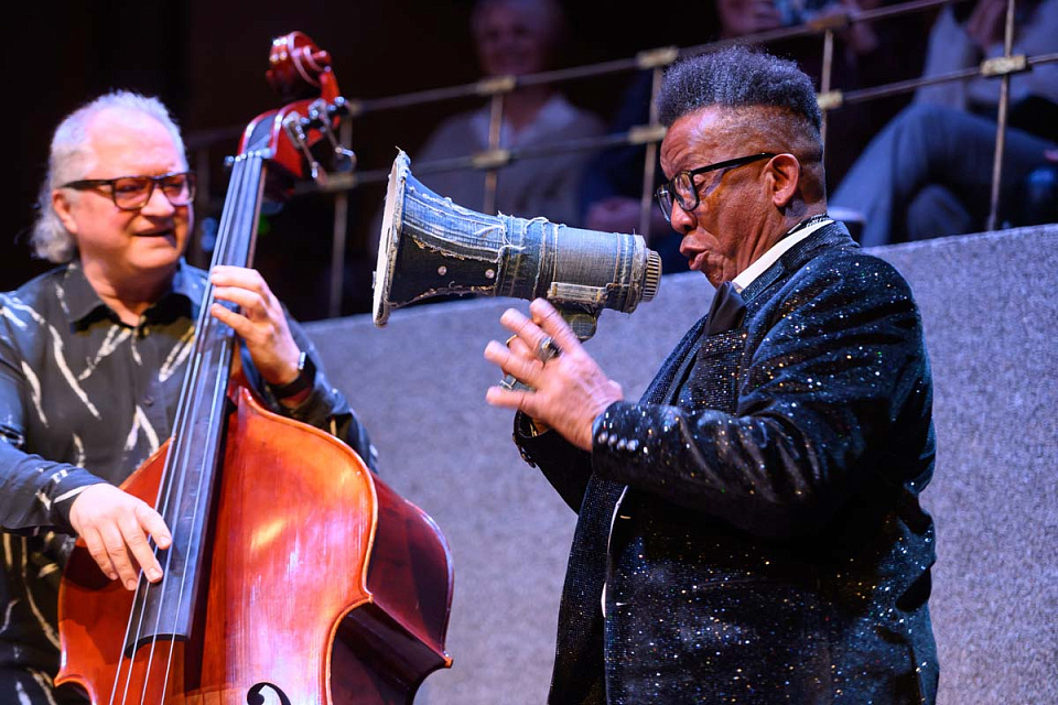 Стивен Митчелл и Джем-бенд Максима Пиганова, Международный фестиваль "Джаз в филармонии", 18 Ноября 2025г. — фото 5