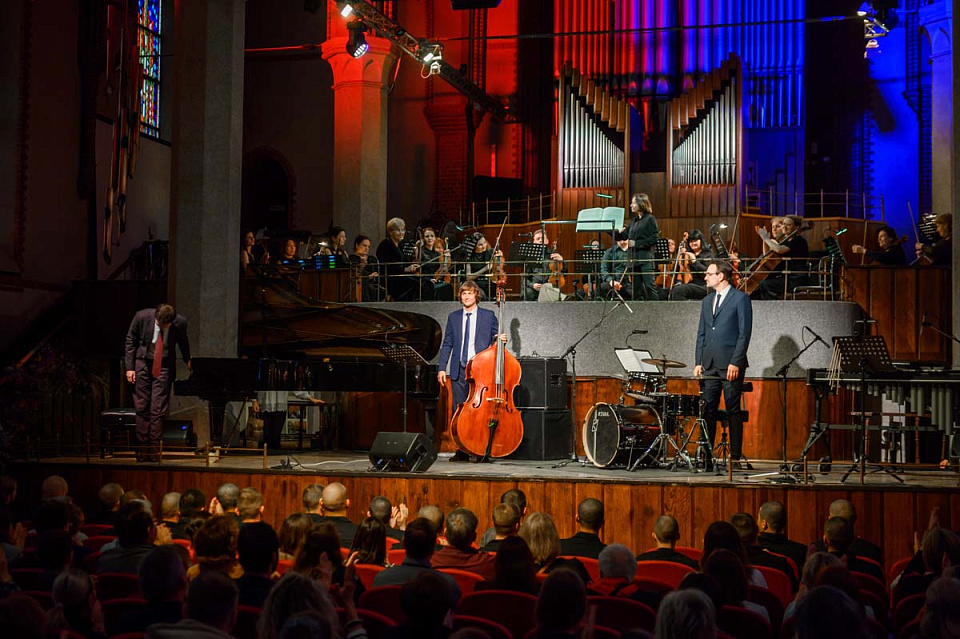 «Русская музыка в джазовых тонах», Камерный оркестр филармонии и Трио А. Маслова, 2 Мая 2025г. — фото 15