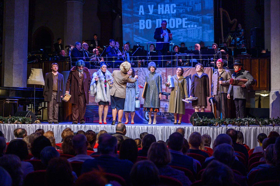 «А у нас во дворе...», мюзикл в духе 60-х, Концертный духовой оркестр и солисты филармонии,танц.группа Ансамбля песни и пляски ДКБ, 1 Января 2025г. — фото 4