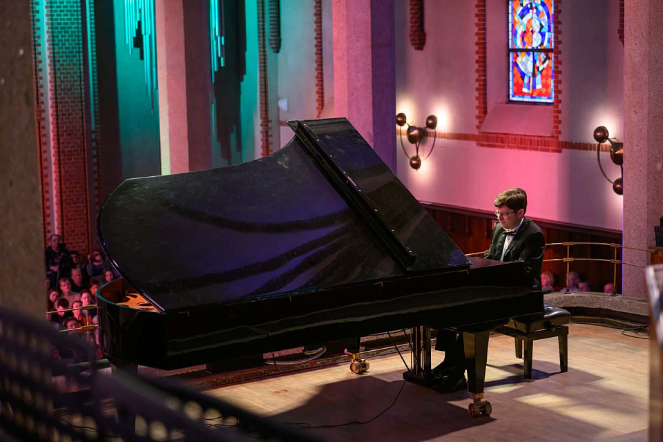 Юлиан Семёнов-Брайди с программой «Шопен, Рахманинов. 12 мгновений весны», фестиваль «Музыкальная весна», 28 Марта 2026г. — фото 7