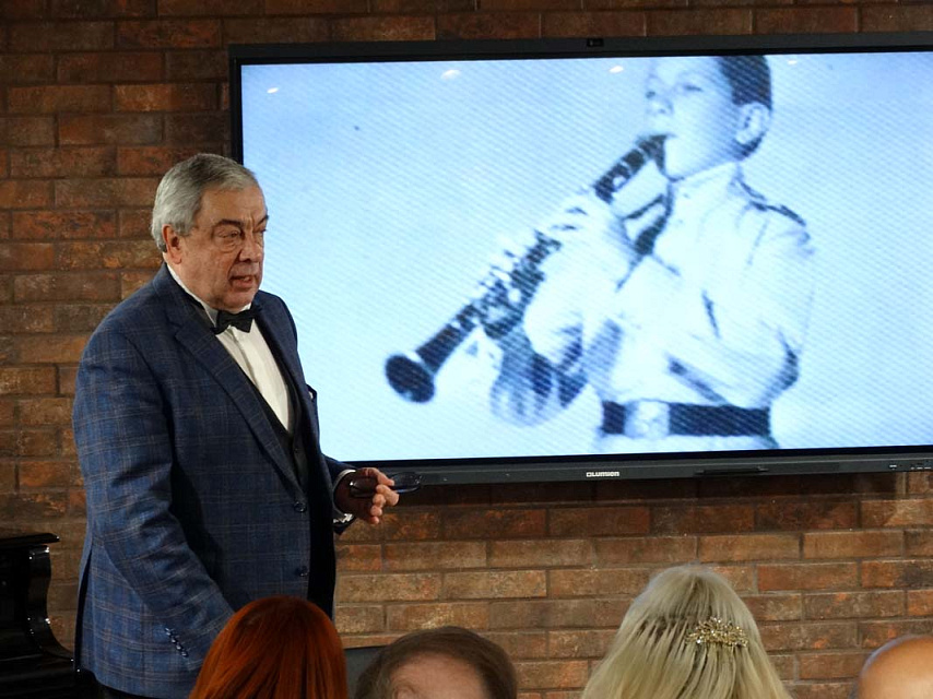 Творческая встреча с Виктором Бобковым, премьера проекта «Филармоническая среда» в малом зале, 1 Октября 2025г. — фото 4