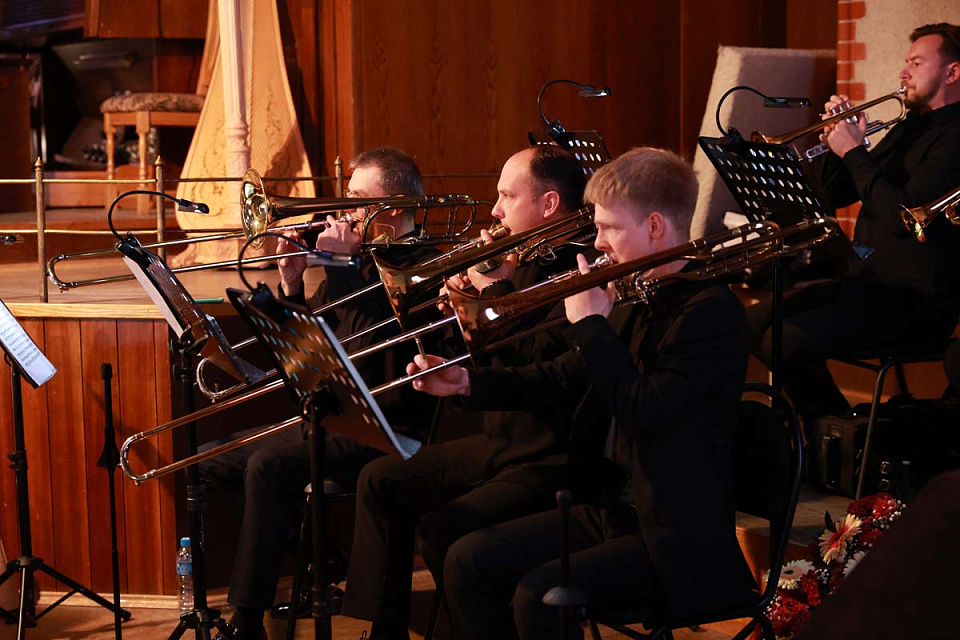 Выступление Камерного оркестра филармонии и учащихся и преподавателей ЦМШ-АИИ из Москвы и Калининграда, 28 Сентября 2025г. — фото 8