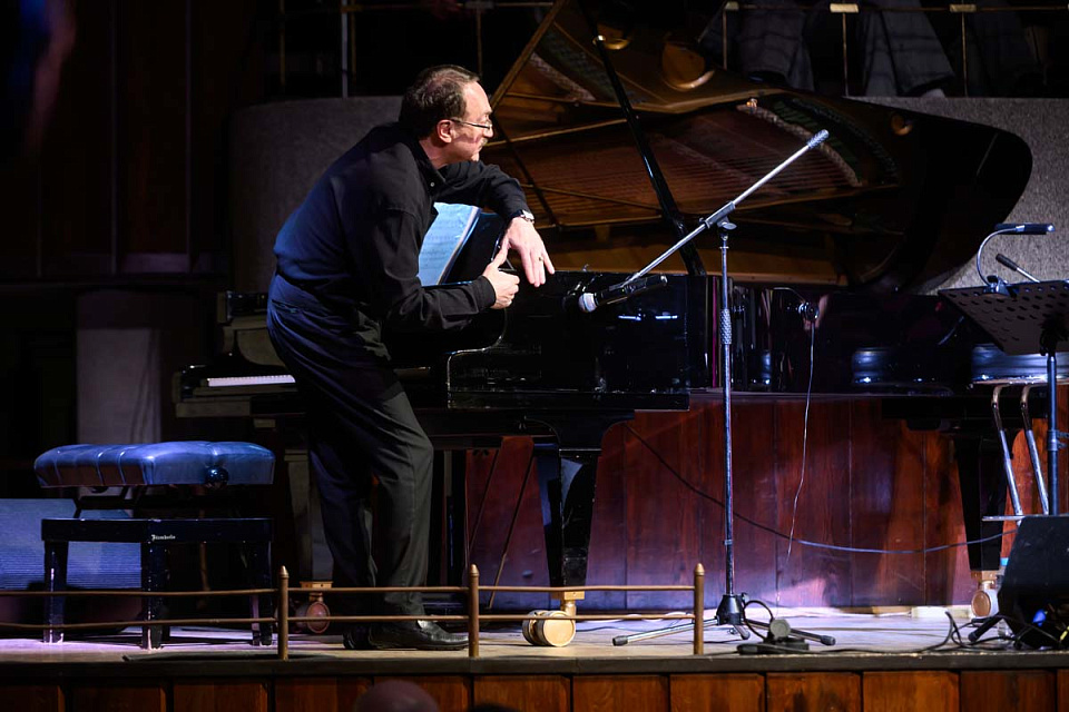 Даниил Крамер с программой MUSICA LATINA, Международный фестиваль "Джаз в филармонии", 14 Ноября 2025г. — фото 8