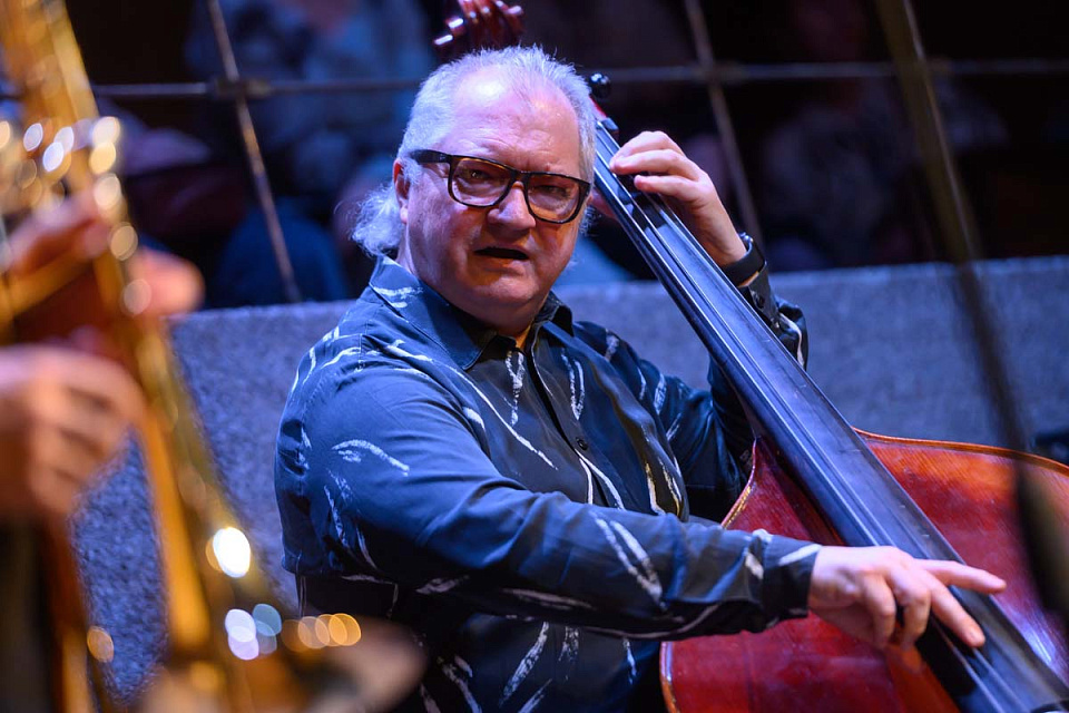 Стивен Митчелл и Джем-бенд Максима Пиганова, Международный фестиваль "Джаз в филармонии", 18 Ноября 2025г. — фото 2