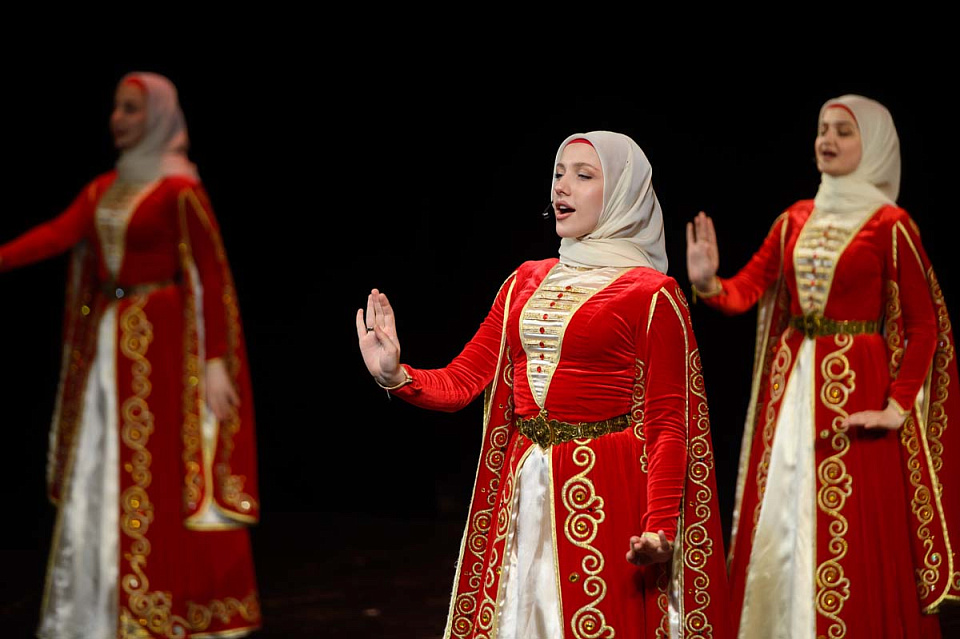 Государственный фольклорный ансамбль песни и танца «Нохчо», фестиваль «Русская музыка на Балтике», Драмтеатр, 14 Мая 2025г. — фото 16