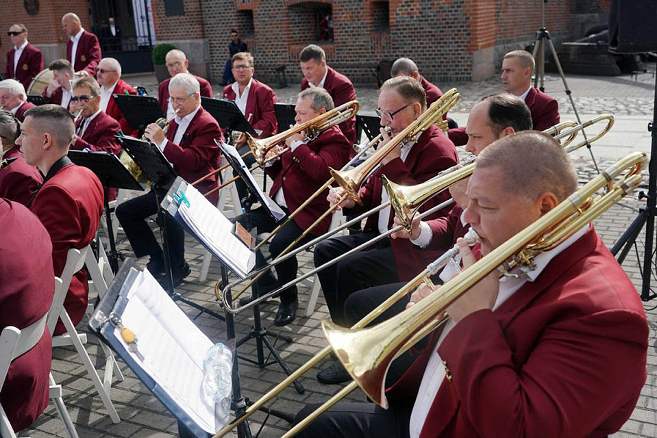 Концертный духовой оркестр принял участие в «Петровскик музыкальных ассамблеях», 12 Июля 2022г. — фото 21