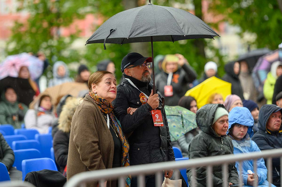 Концерт Симфонического оркестра Калининградской филармонии и солистов Мариинского театра, дирижёр Ю.Демидович, пл.Победы, 9 Мая 2025г. — фото 13