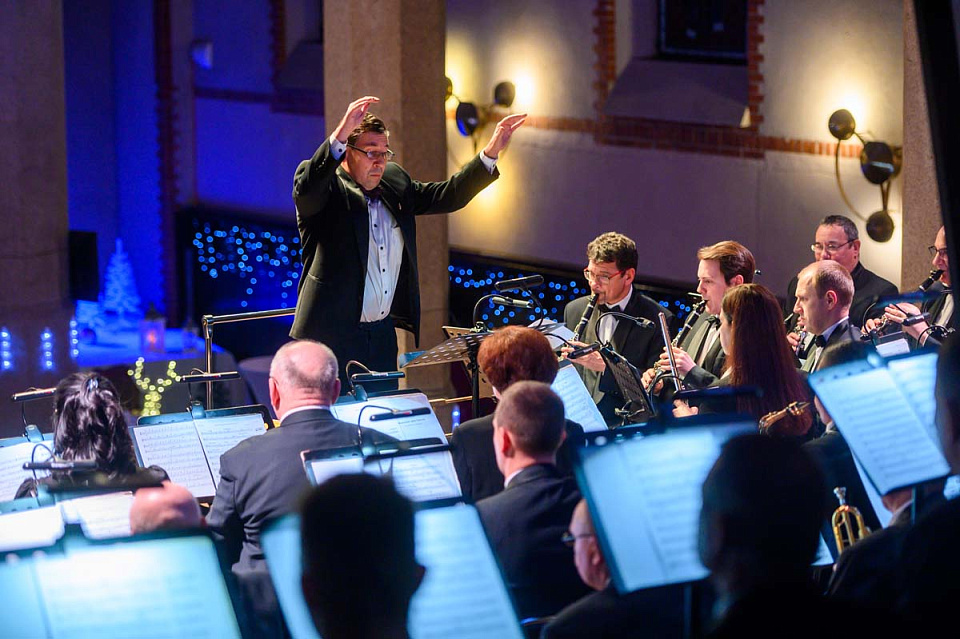 «Новогодний бал у Имре Кальмана», ПРЕМЬЕРА! Концертный духовой оркестр и солисты филармонии, 27 Декабря 2024г. — фото 6