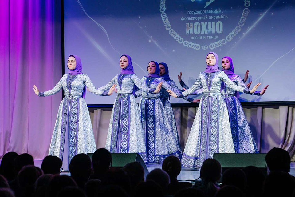 Государственный фольклорный ансамбль песни и танца «Нохчо», фестиваль «Русская музыка на Балтике», г. Гурьевск, 16 Мая 2025г. — фото 8