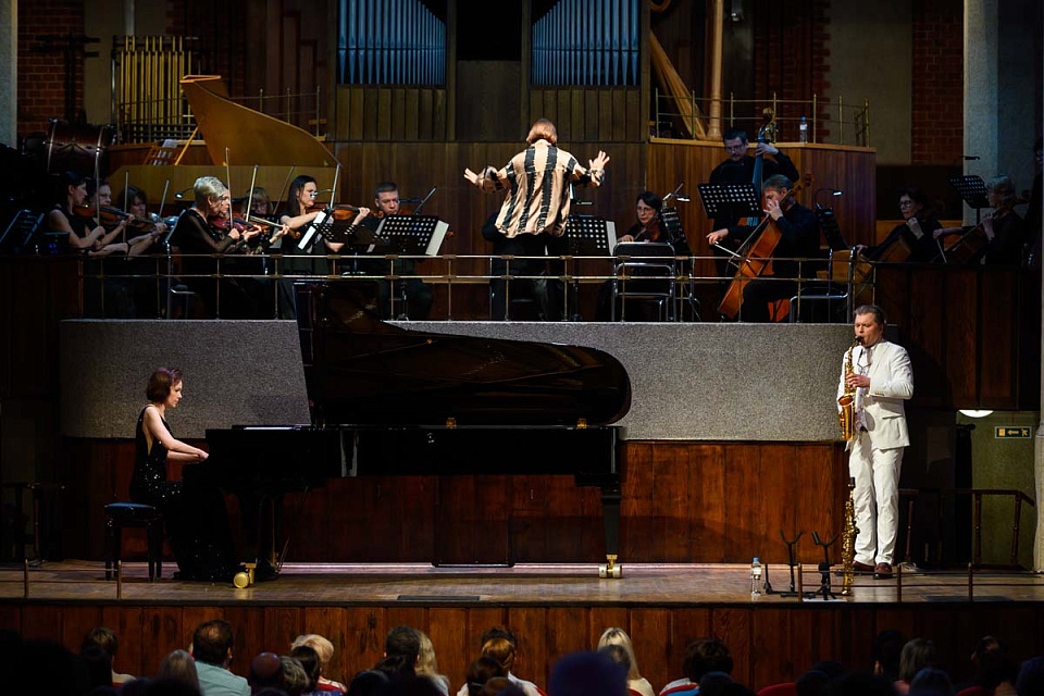 «САКСОФОН. РОЯЛЬ. ОРКЕСТР» С. КОЛЕСОВ, КАМЕРНЫЙ ОРКЕСТР И А. УШАКОВА, «РУССКАЯ МУЗЫКА НА БАЛТИКЕ», 25 Мая 2024г. — фото 3