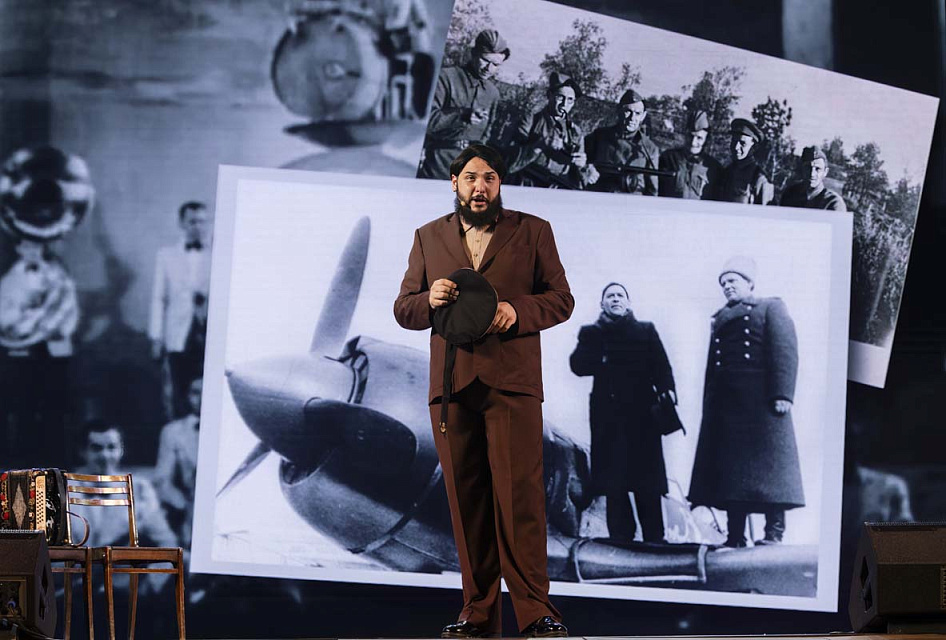 Концерт проекта "Поезд Победы" в исполнении солистов филармонии, Областной Дворец культуры и народного творчества г. Мурманск, 28 Сентября 2025г. — фото 7