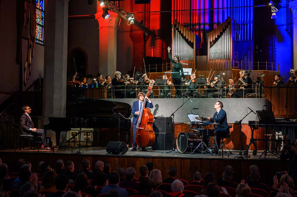 «Русская музыка в джазовых тонах», Камерный оркестр филармонии и Трио А. Маслова, 2 Мая 2025г. — фото 13