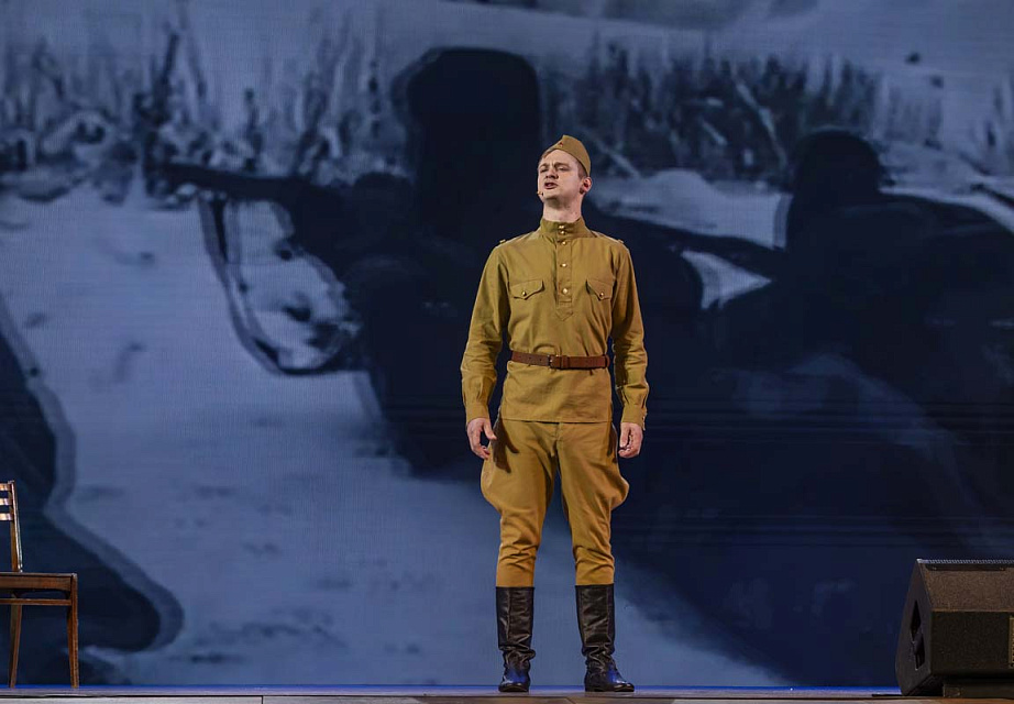 Концерт проекта "Поезд Победы" в исполнении солистов филармонии, Областной Дворец культуры и народного творчества г. Мурманск, 28 Сентября 2025г. — фото 5