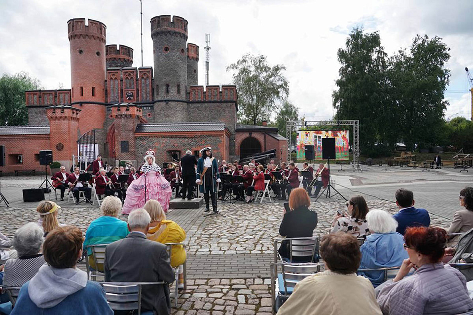 Концертный духовой оркестр принял участие в «Петровскик музыкальных ассамблеях», 12 Июля 2022г. — фото 15