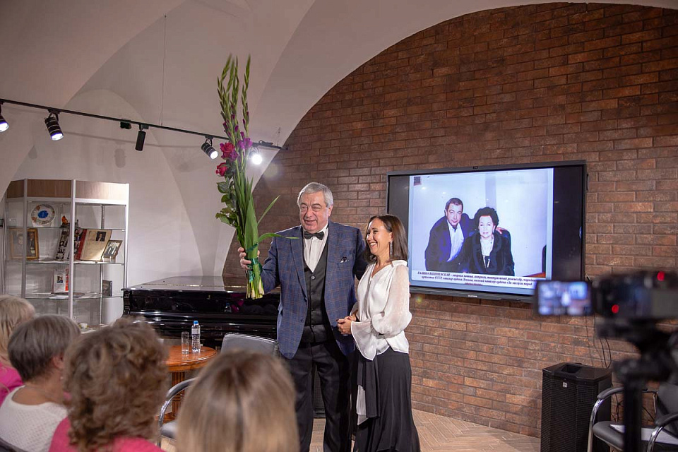 Творческая встреча с Виктором Бобковым, премьера проекта «Филармоническая среда» в малом зале, 1 Октября 2025г. — фото 9