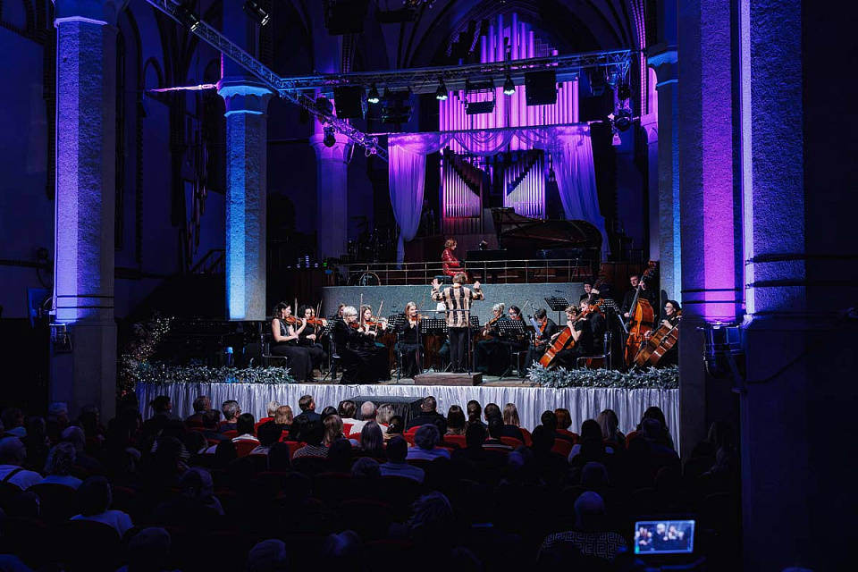 "Новый год с Камерным оркестром: от Штрауса до Цфасмана", Камерный оркестр, солисты филармонии, дирижёр Е.Толкачёва, 5 Января 2026г. — фото 13