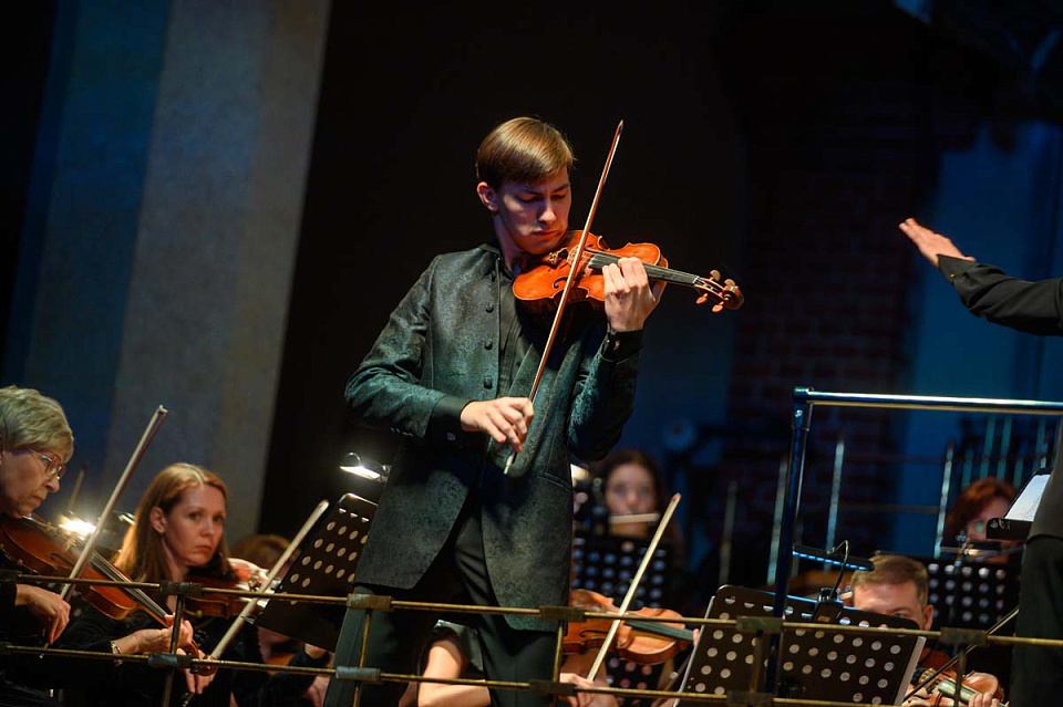 «МУЗЫКАЛЬНАЯ СБОРНАЯ РОССИИ». СИМФОНИЧЕСКИЙ КОНЦЕРТ из цикла к 65-летию Калининградской областной филармонии, 12 Октября 2024г. — фото 18