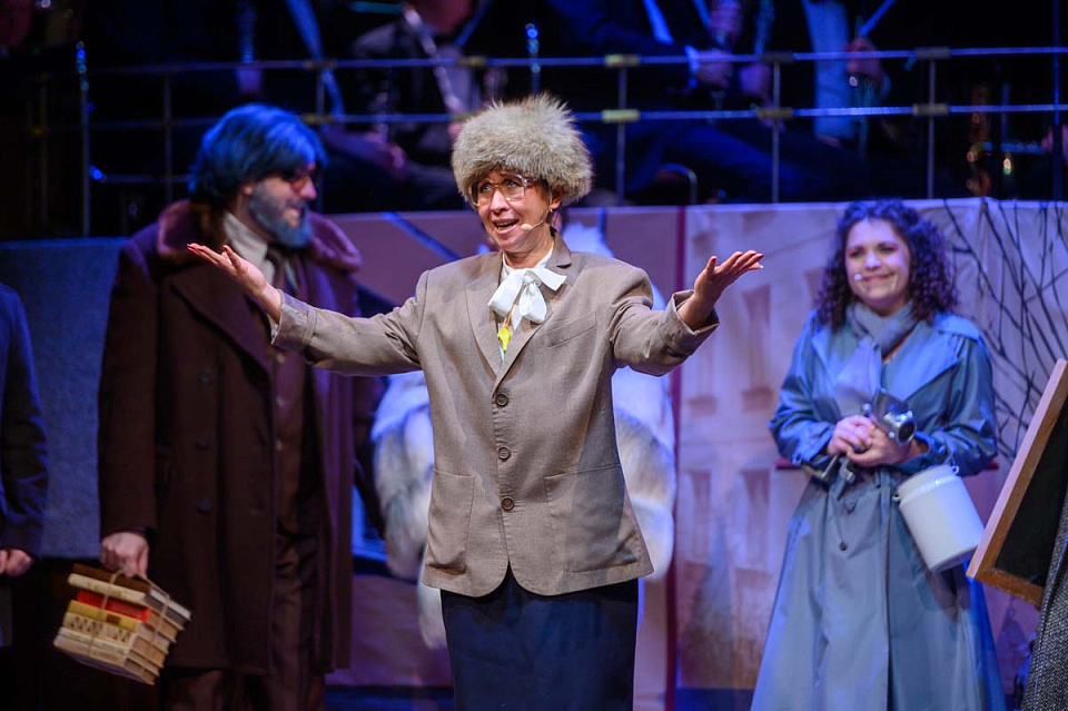 «А у нас во дворе...», мюзикл в духе 60-х, Концертный духовой оркестр и солисты филармонии,танц.группа Ансамбля песни и пляски ДКБ, 1 Января 2025г. — фото 3