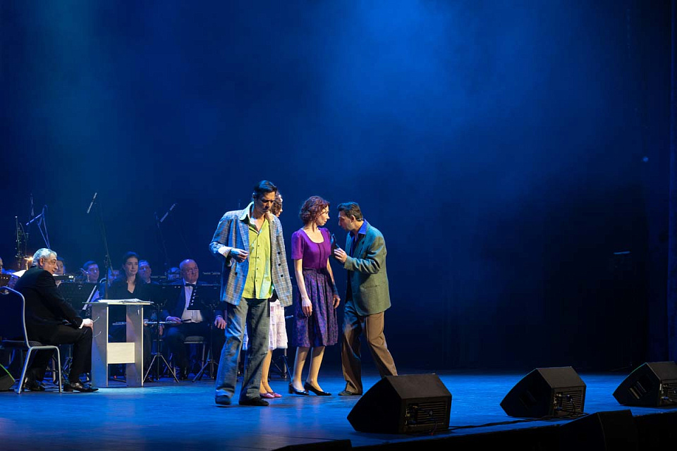 Мюзикл в духе 60-х «А у нас во дворе...» (театр эстрады «Янтарь-холл», г. Светлогорск), 26 Февраля 2023г. — фото 16