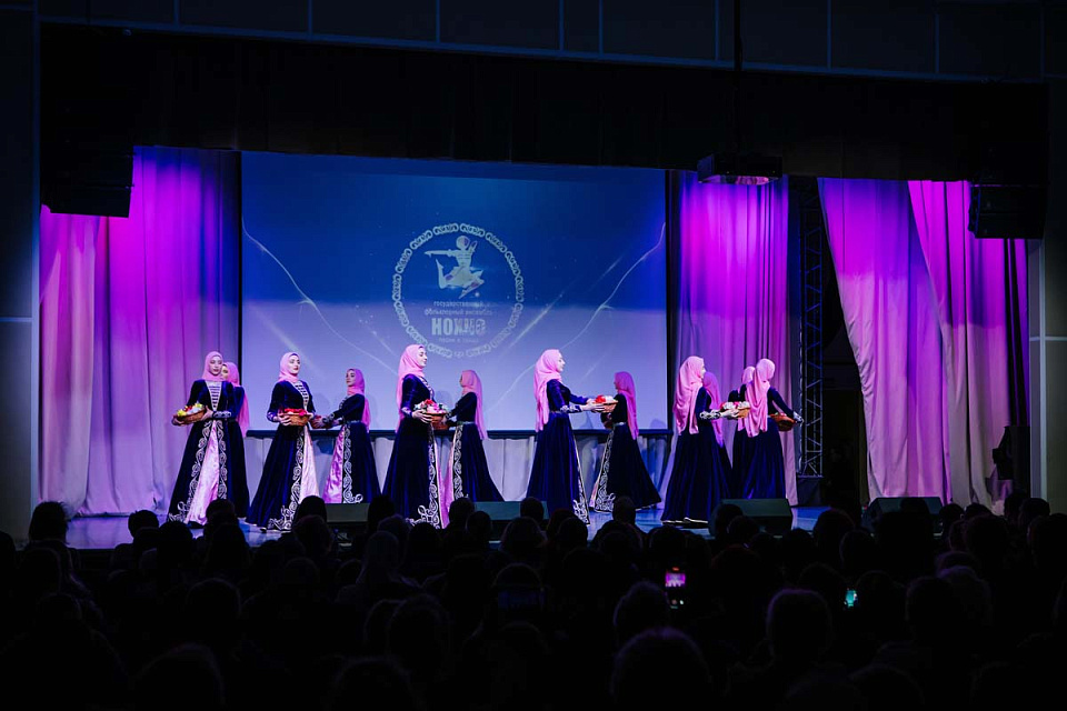 Государственный фольклорный ансамбль песни и танца «Нохчо», фестиваль «Русская музыка на Балтике», г. Гурьевск, 16 Мая 2025г. — фото 11