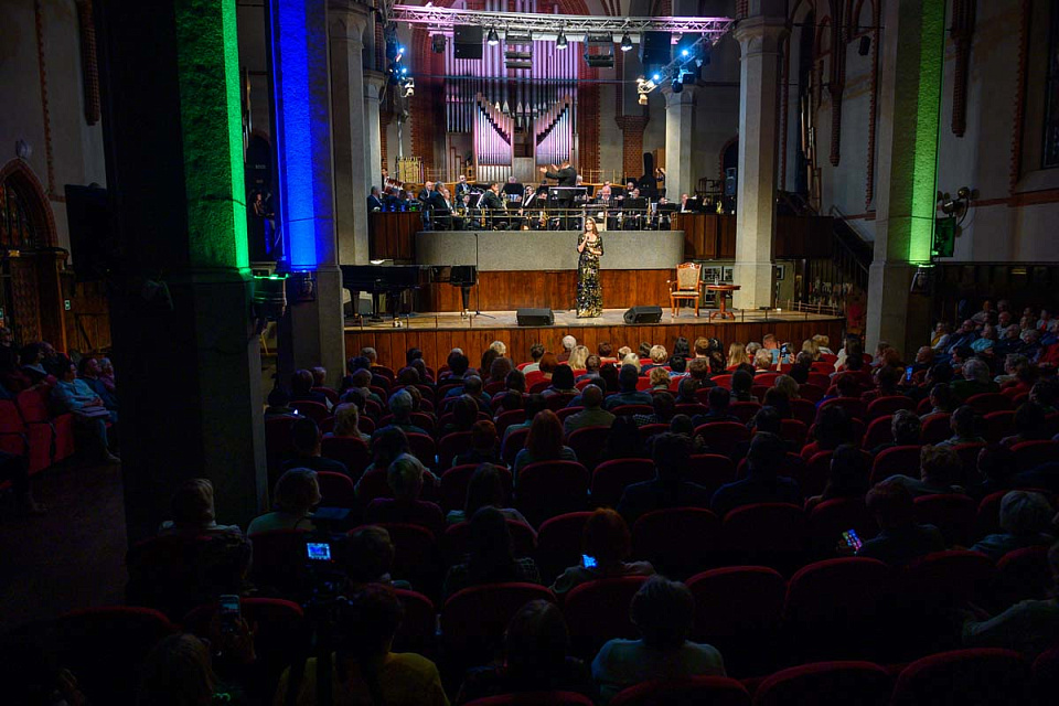 Нина Шацкая и Концертный духовой оркестр филармонии, из цикла к 65-летию Калининградской областной филармонии, 30 Сентября 2024г. — фото 12