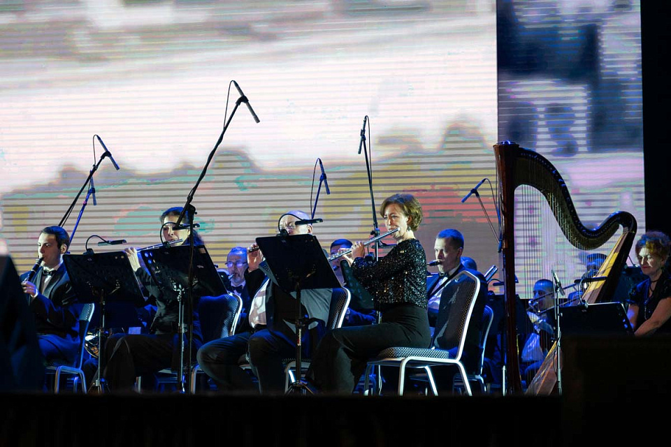 Мюзикл в духе 60-х «А у нас во дворе...» (театр эстрады «Янтарь-холл», г. Светлогорск), 26 Февраля 2023г. — фото 5